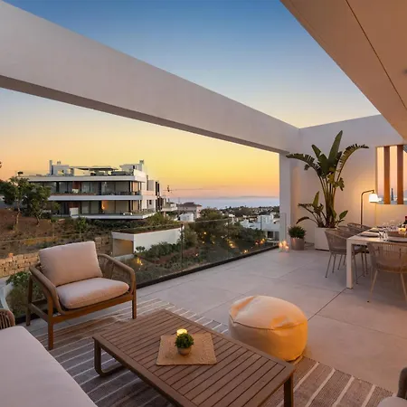 Dunes Penthouse - Brand New, Splendid Rooftop, Pool & Sea View * マルベーリャ