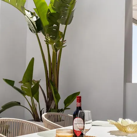 Dunes Penthouse - Brand New, Splendid Rooftop, Pool & Sea View アパート