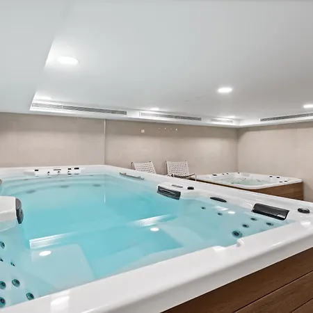 Dunes Penthouse - Brand New, Splendid Rooftop, Pool & Sea View * マルベーリャ